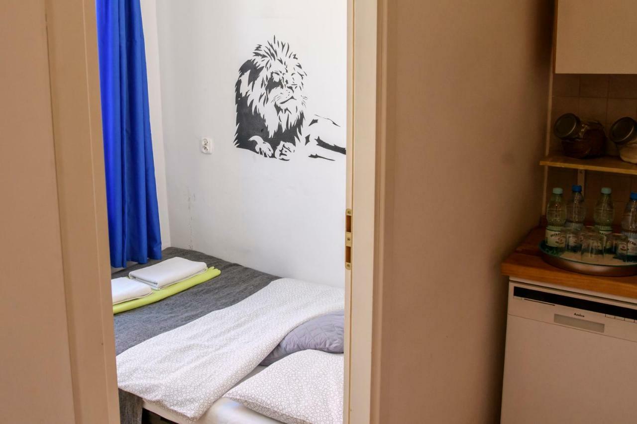 Old Town Folk Apartment Варшава Экстерьер фото